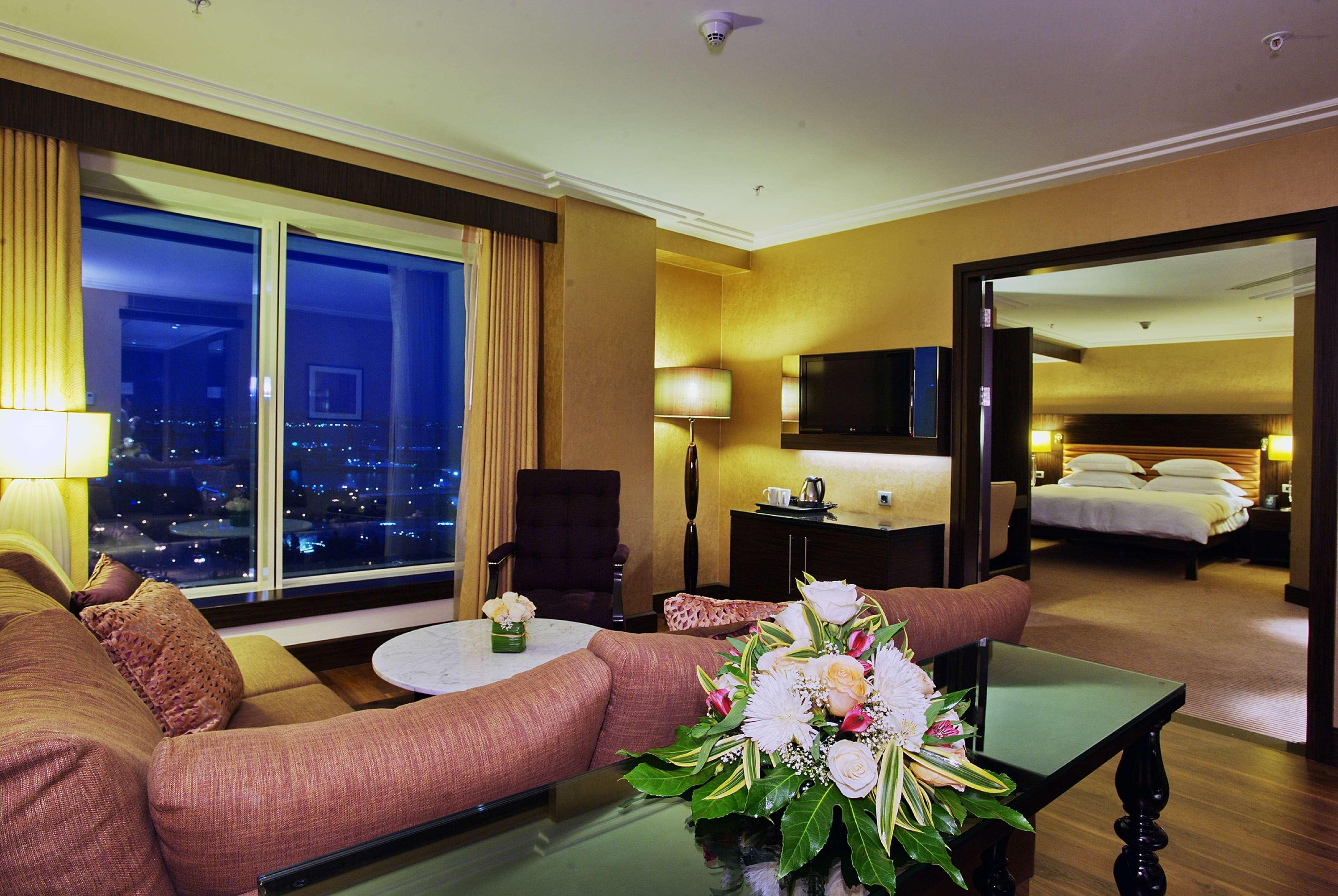 Hilton Baku Hotel Kültér fotó Suite at the Grand Hyatt Manila
