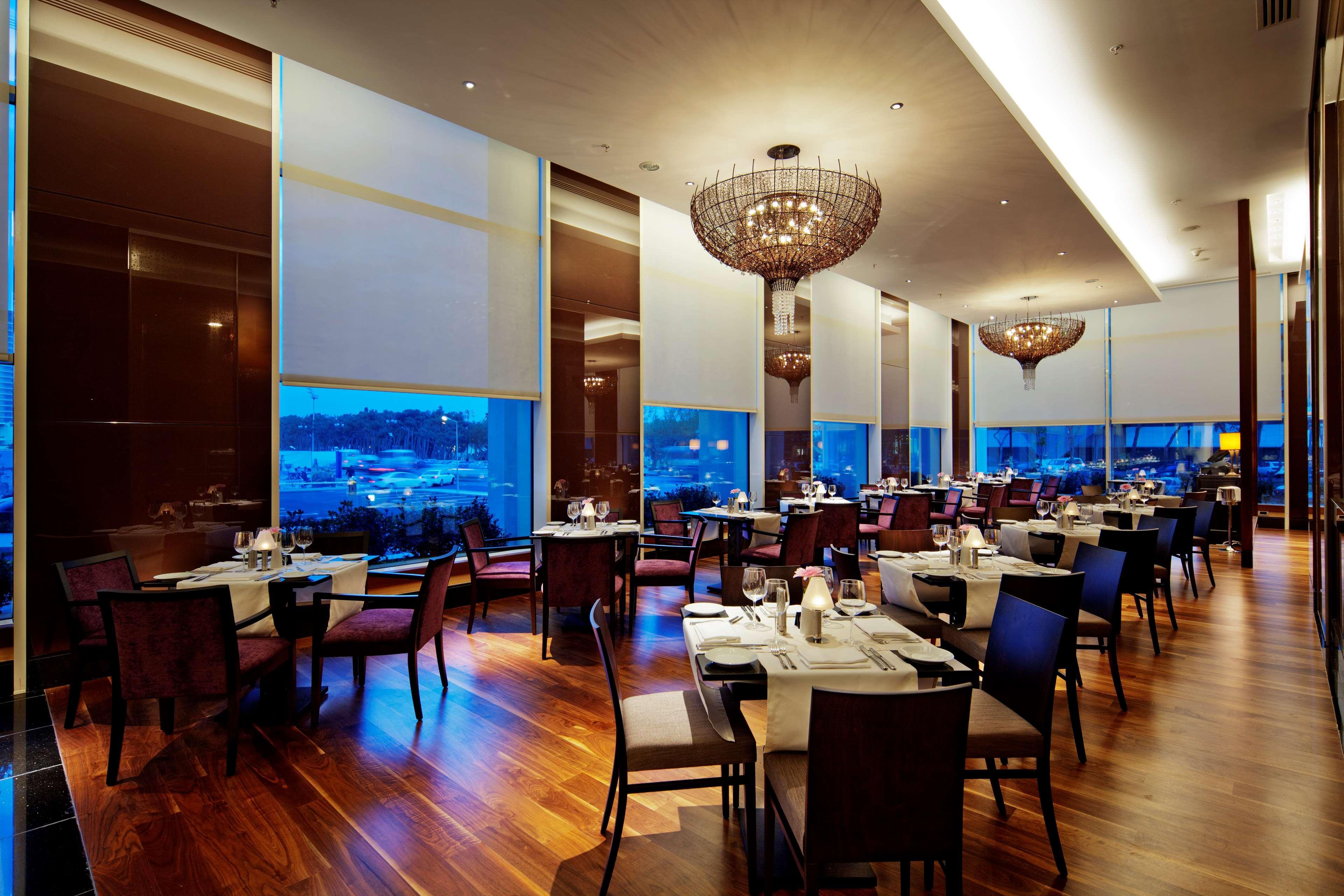 Hilton Baku Hotel Étterem fotó