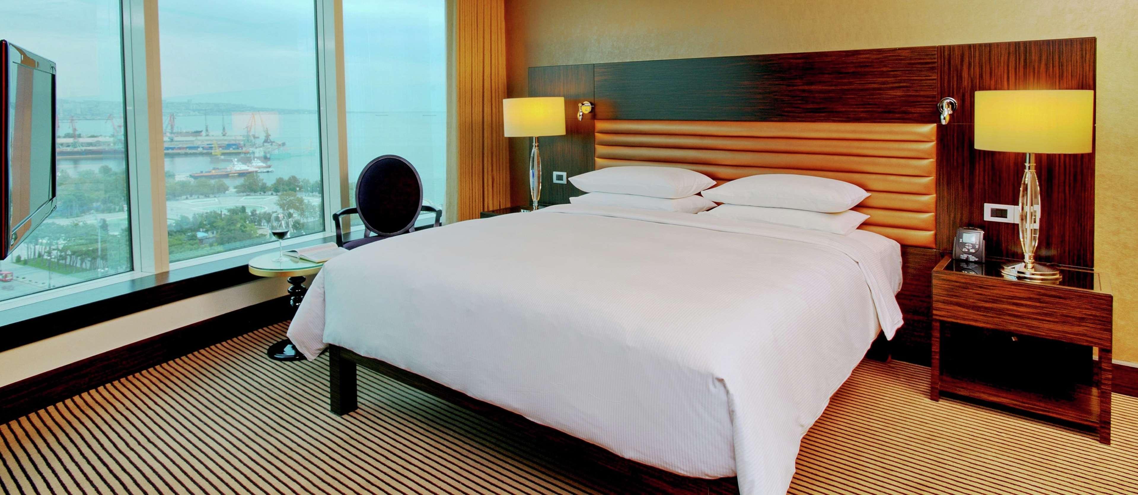 Hilton Baku Hotel Kültér fotó A guest room at the hotel