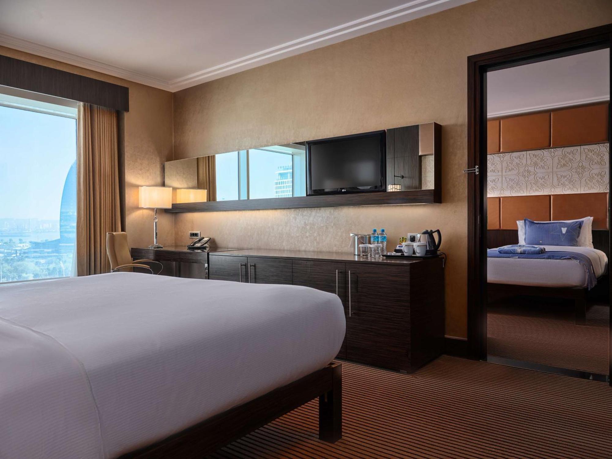 Hilton Baku Hotel Kültér fotó Suite